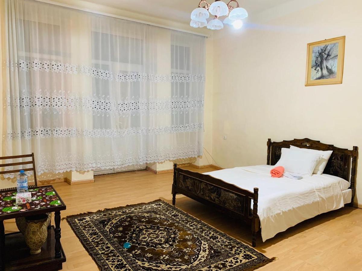 Infinity Hostel & Tour Ереван Екстериор снимка