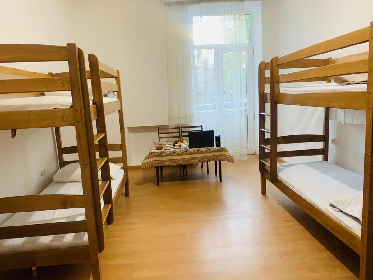 Infinity Hostel & Tour Ереван Екстериор снимка
