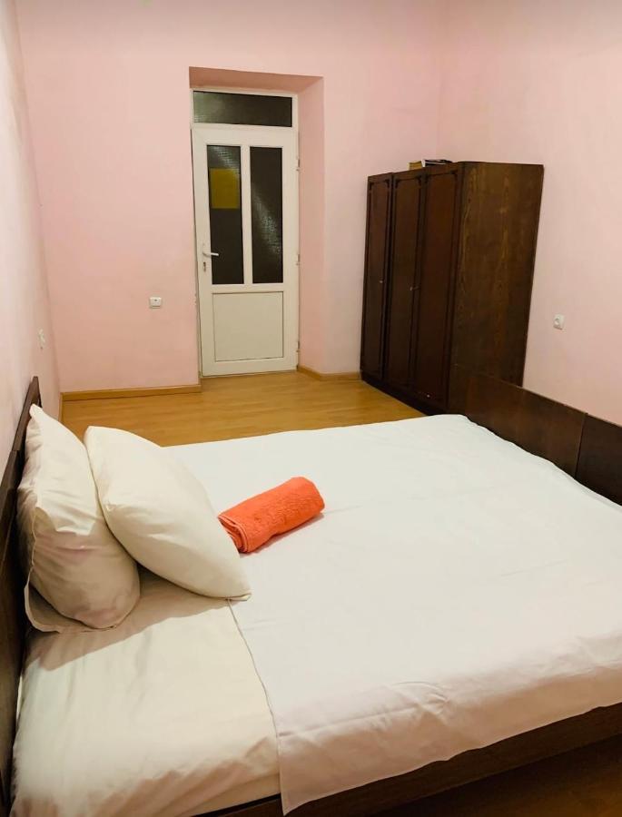 Infinity Hostel & Tour Ереван Екстериор снимка