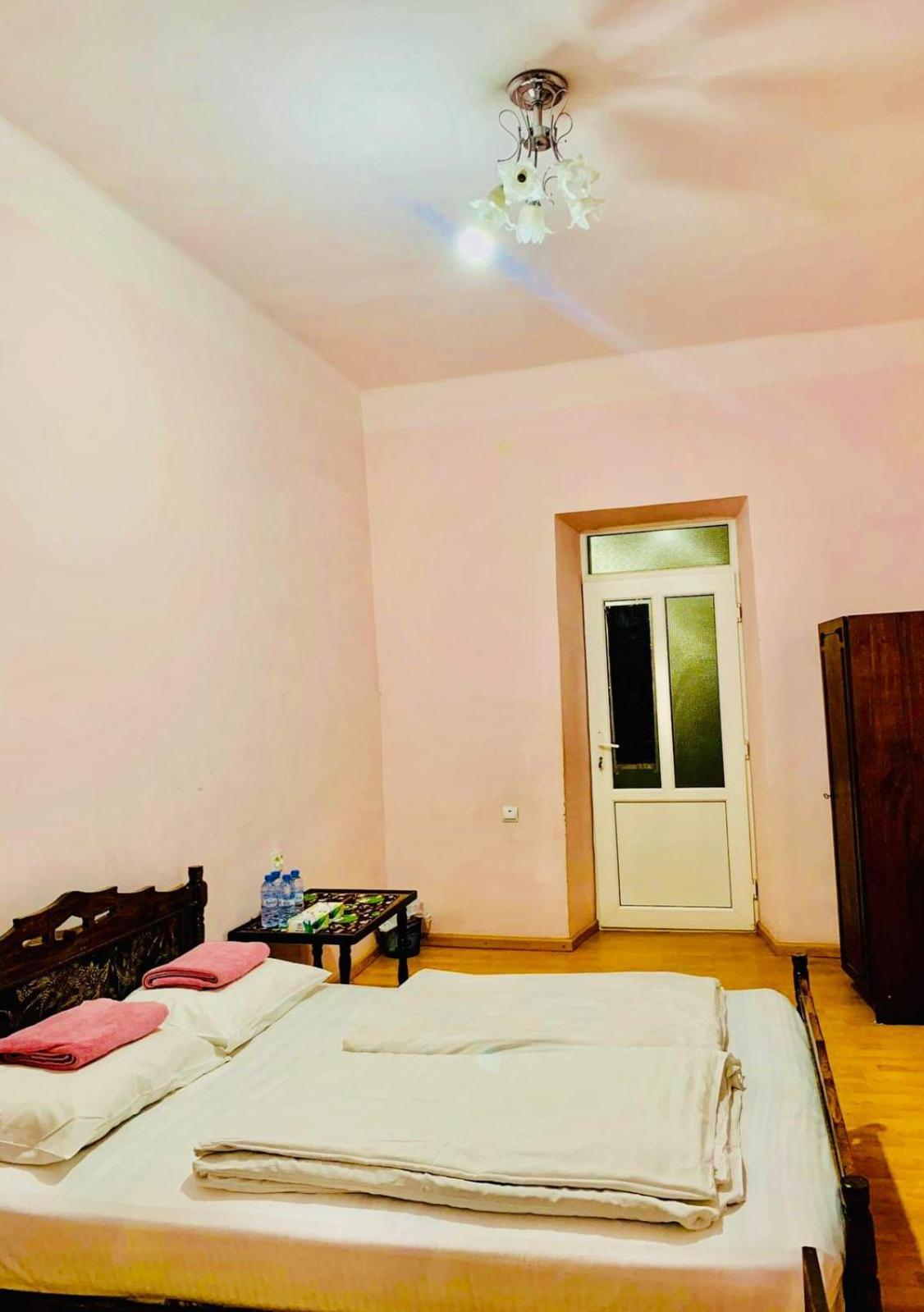 Infinity Hostel & Tour Ереван Екстериор снимка